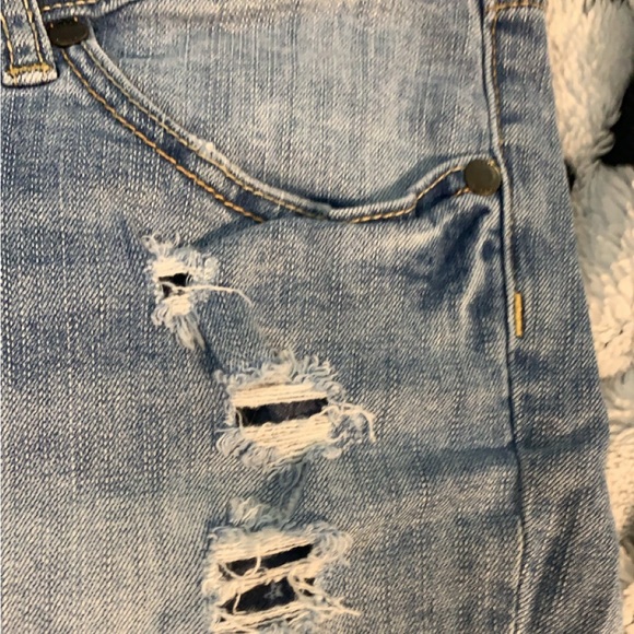 Ladies Torrid destroyed Denim Shorts Size 14 - Picture 3 of 5